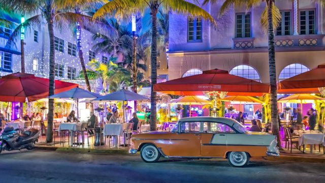 Ručne maľovaný tučniakový kameň č. 84 ukrytý na mieste Miami, Florida, Spojené štáty