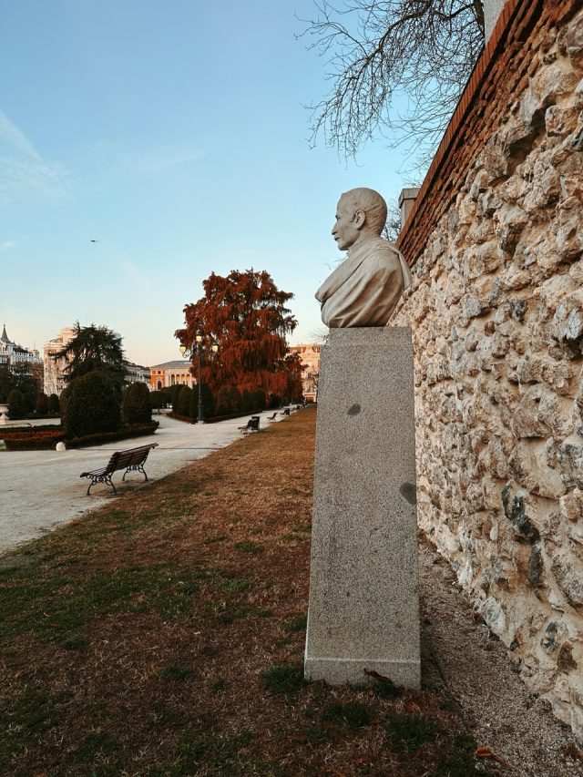 Hand-painted penguin stone #87 hidden at Monumento al Doctor Benavente, Madrid, Spain (photo 4 of 5)