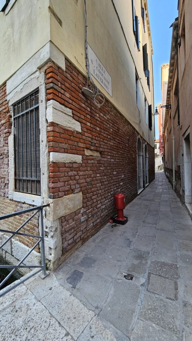 Hand-painted penguin stone #101 hidden at Close to Palazzo Tetta, Venice, Italy (photo 4 of 5)