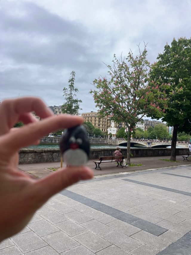 Hand-painted penguin stone #458 hidden at Maria Kristina Zubia, San Sebastian, Spain (photo 3 of 5)