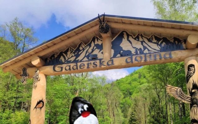 Ručne maľovaný tučniakový kameň č. 486 ukrytý na mieste Mažarná Cave, Gaderska Dolina, Slovensko