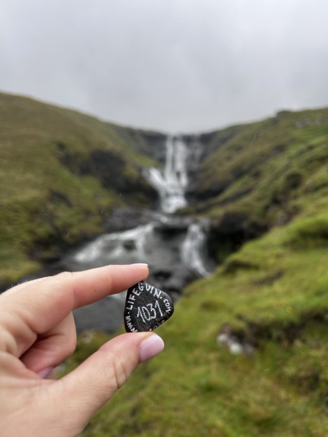 Hand-painted penguin stone #1031 hidden at Toftafossur, Vandfald, Faroe Islands (photo 5 of 5)