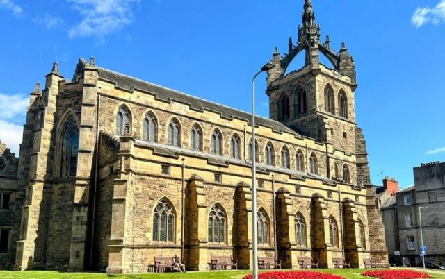 Ručne maľovaný tučniakový kameň č. 493 ukrytý na mieste South Inch Park, Perth, Spojené kráľovstvo