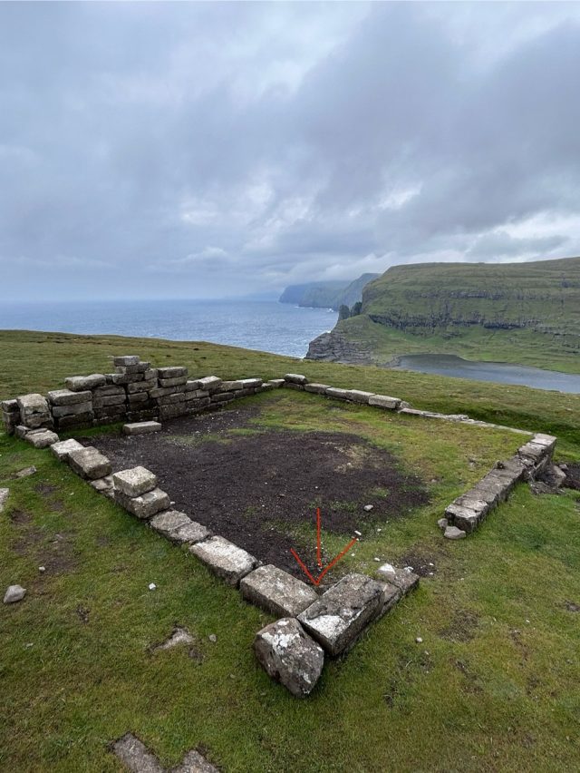 Hand-painted penguin stone #528 hidden at Traelanipa, Vagar Island, Faroe Islands (photo 3 of 5)