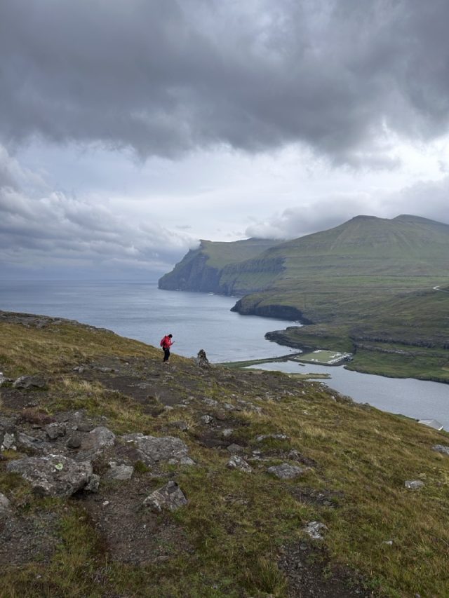 Hand-painted penguin stone #599 hidden at Eidi Viewpoint, Eidiskollur, Faroe Islands (photo 5 of 5)