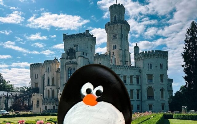 Ručne maľovaný tučniakový kameň č. 780 ukrytý na mieste Castle Park, Hluboká nad Vltavou, Česko