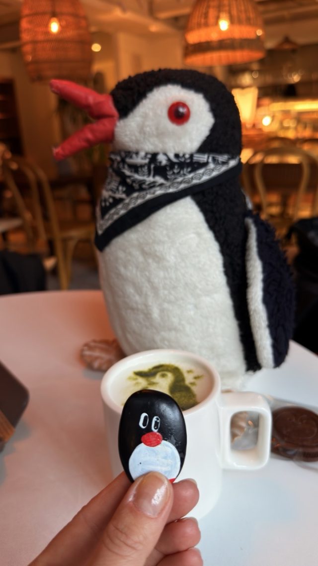 Hand-painted penguin stone #719 hidden at Grey Penguin Coffee, Seoul, South Korea (photo 4 of 5)
