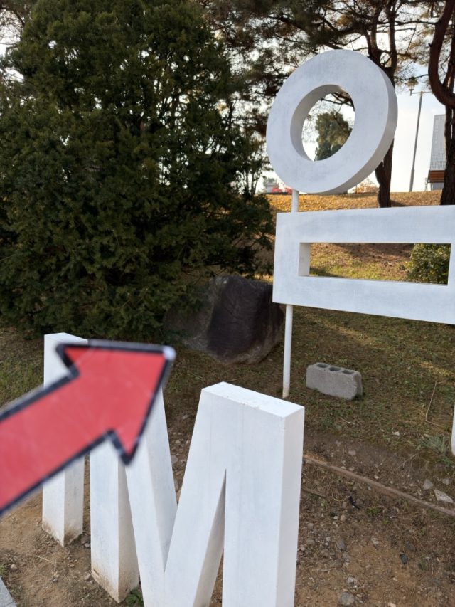 Hand-painted penguin stone #724 hidden at Imjingak Sign, Gyeonggi-do, South Korea (photo 5 of 5)