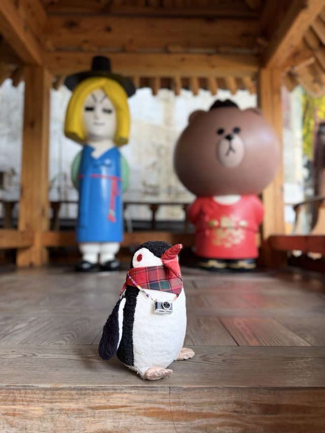 Hand-painted penguin stone #741 hidden at Insdong Anyoung, Seoul, South Korea (photo 2 of 5)