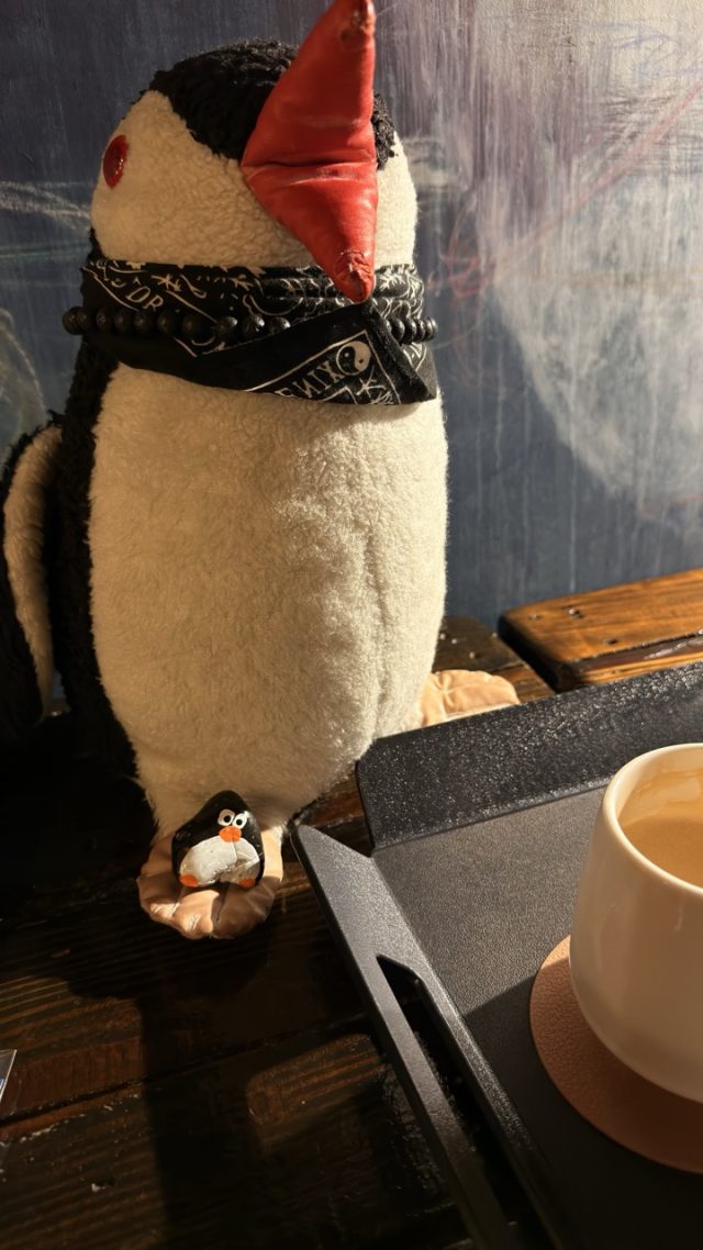 Hand-painted penguin stone #748 hidden at Penguin Amateur Company Cafe, Seoul, South Korea (photo 2 of 5)