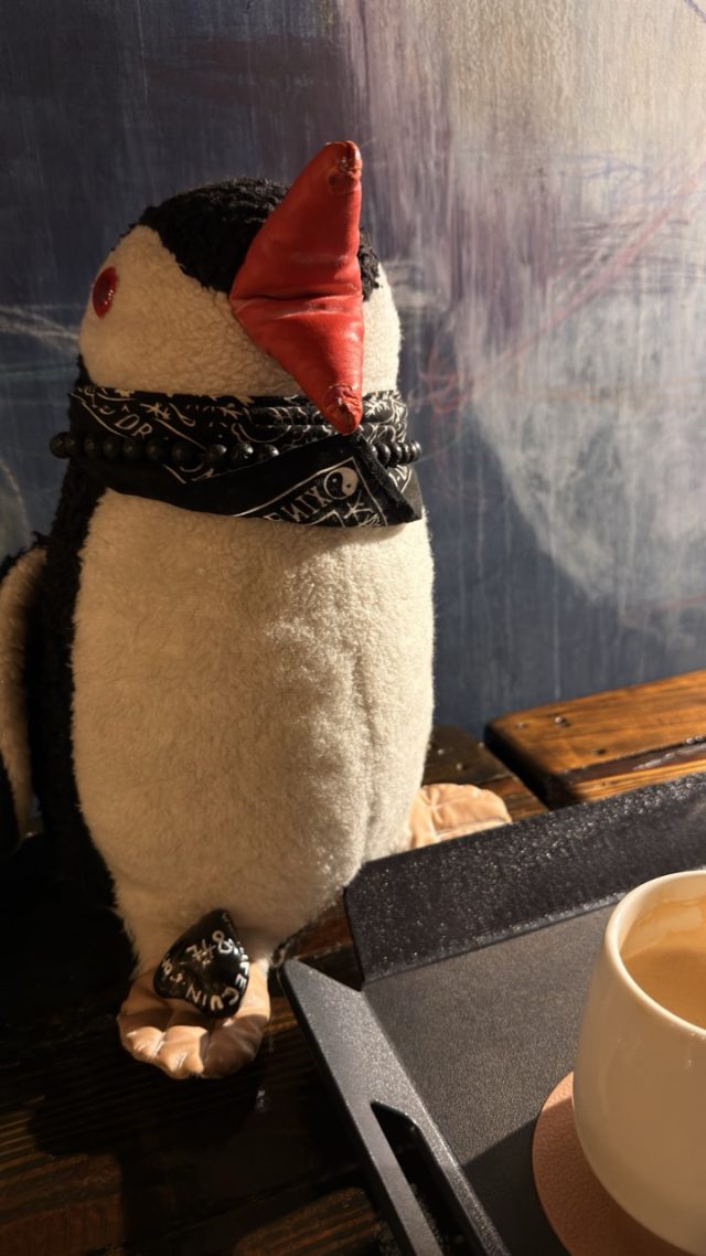 Hand-painted penguin stone #748 hidden at Penguin Amateur Company Cafe, Seoul, South Korea (photo 4 of 5)