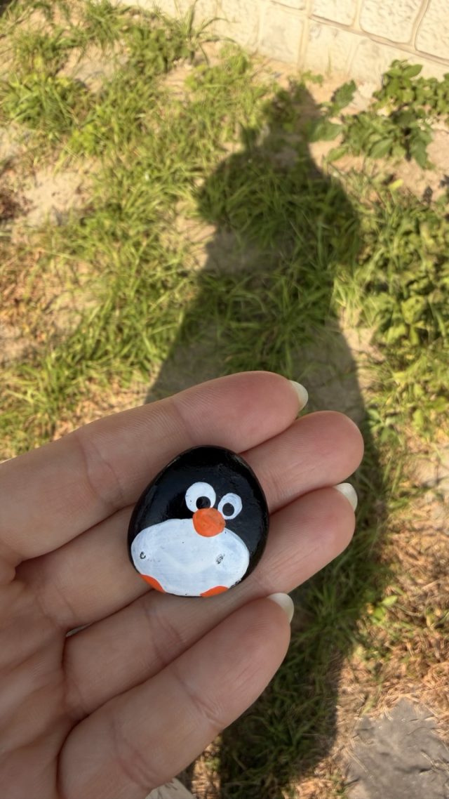 Hand-painted penguin stone #749 hidden at Huin-yeoul Observatory, Busan, South Korea (photo 3 of 5)