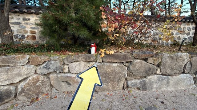 Hand-painted penguin stone #819 hidden at House in Gwanhun-dong, Seoul, South Korea (photo 3 of 5)