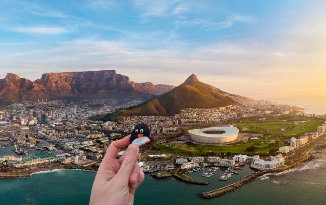 Ručne maľovaný tučniakový kameň č. 386 ukrytý na mieste Top of Table Mountain, Cape Town, Južná Afrika