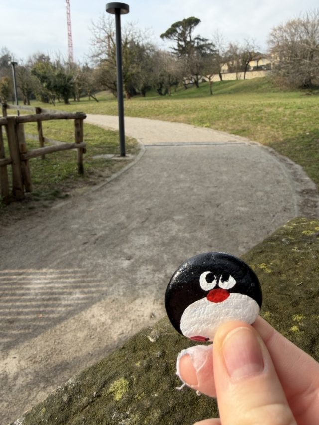 Hand-painted penguin stone #996 hidden at Fontana delle Rogge, Bergamo, Italy (photo 2 of 5)