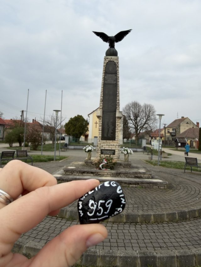 Hand-painted penguin stone #959 hidden at I. es II. Vilaghaborus-emlekmu, Sotony, Hungary (photo 2 of 5)