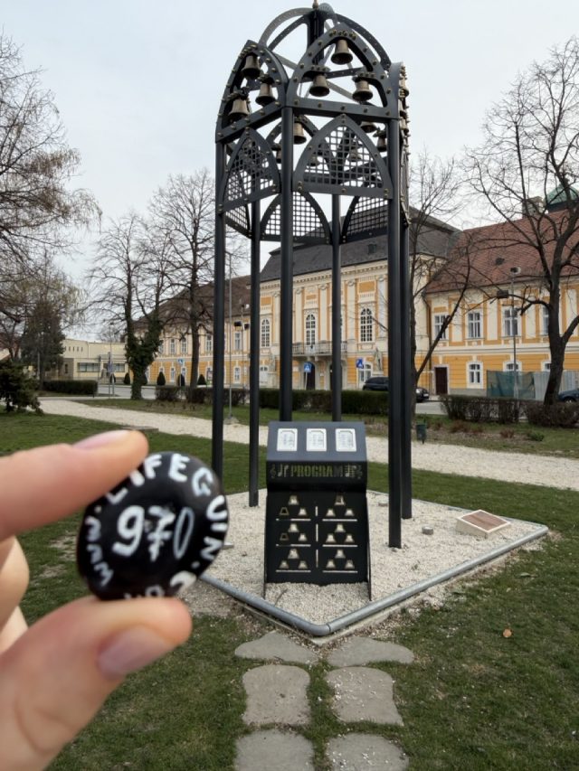 Hand-painted penguin stone #970 hidden at Harangjatek, Csorna, Hungary (photo 4 of 5)