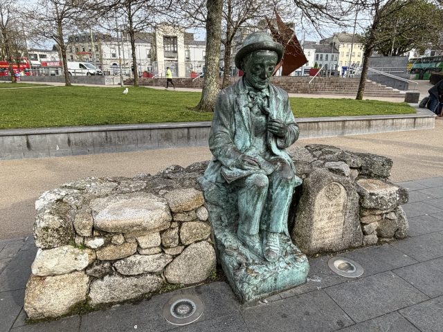 Hand-painted penguin stone #1086 hidden at Eyre Square, Galway, Ireland (photo 4 of 5)