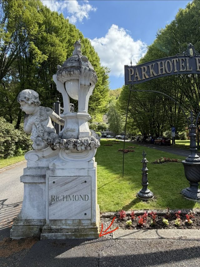 Hand-painted penguin stone #1092 hidden at Park Hotel Richmond, Karlove Vary, Czechia (photo 4 of 5)