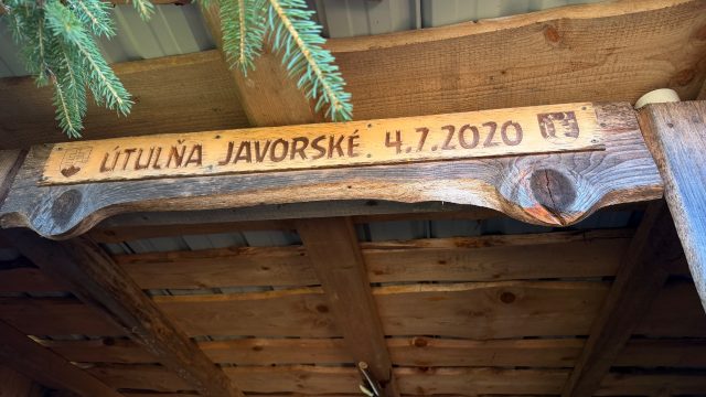 Hand-painted penguin stone #1294 hidden at Vrch Javorske Schelter, Oscadnica, Slovakia (photo 5 of 5)