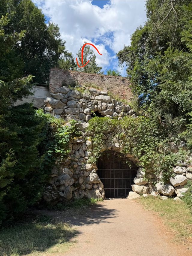 Hand-painted penguin stone #692 hidden at Zamecky Rybnik, Jeskyne Peklo, Lednice, Czechia (photo 5 of 5)