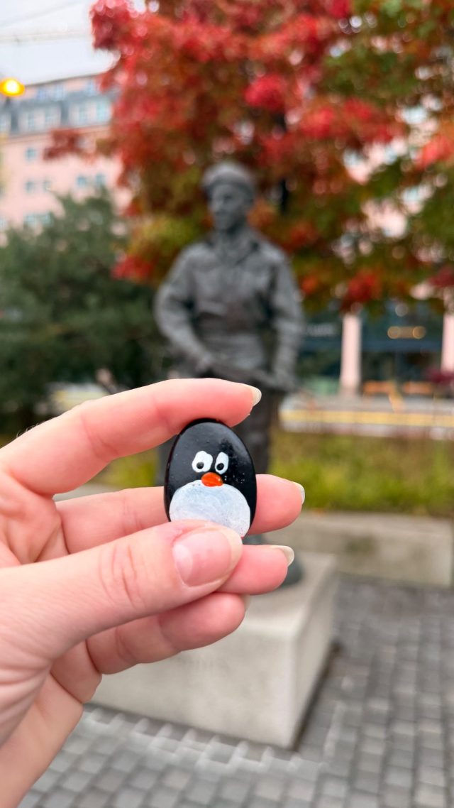 Hand-painted penguin stone #1474 hidden at Max Manus Statue, Oslo, Norway (photo 2 of 5)
