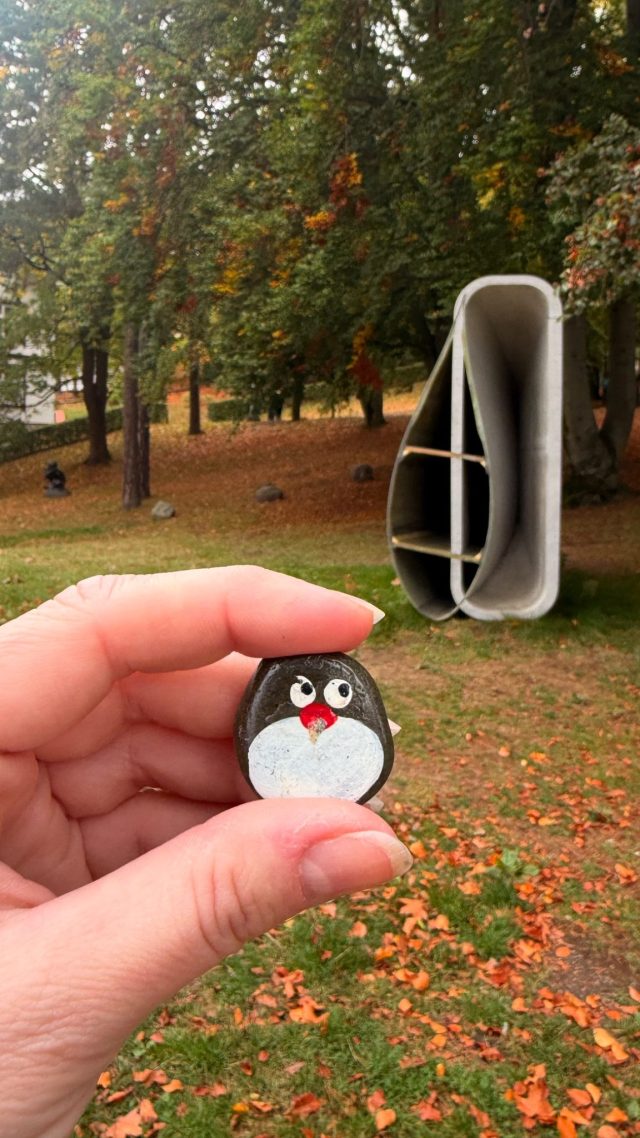 Hand-painted penguin stone #1689 hidden at Art Installation at Ekeberg, Oslo, Norway (photo 2 of 5)