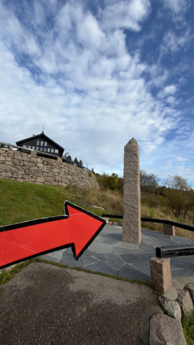 Hand-painted penguin stone #2300 hidden at Reist af Bankchef F. H. Frolich Monument, Oslo, Norway (photo 2 of 5)