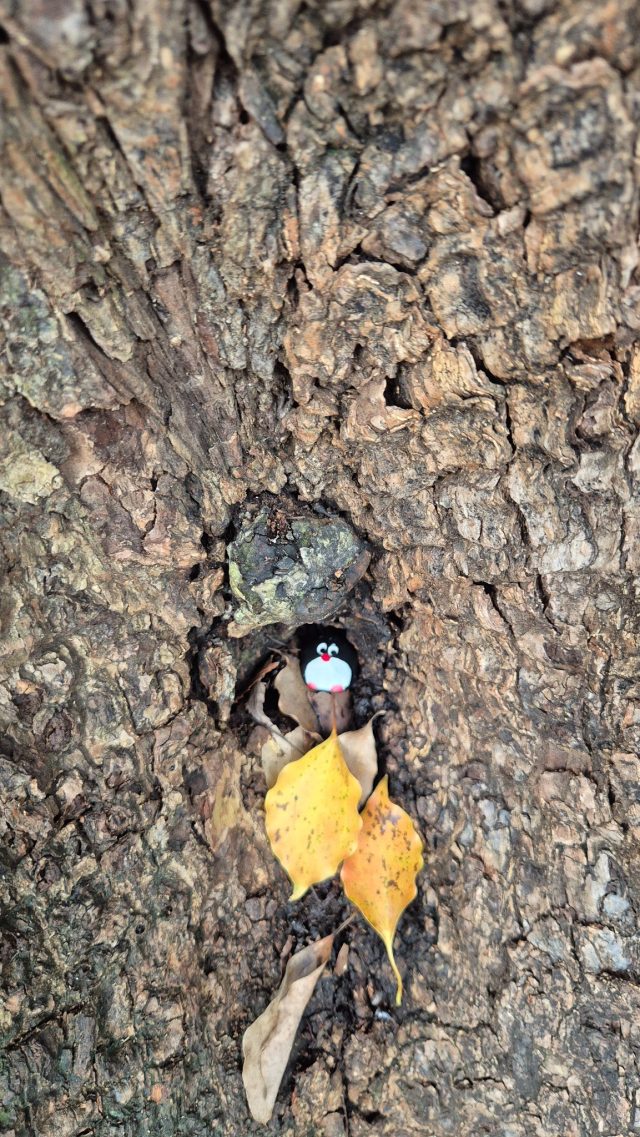 Hand-painted penguin stone #873 hidden at Meiji Jingu Ichino Torii, Tokyo, Japan (photo 4 of 5)