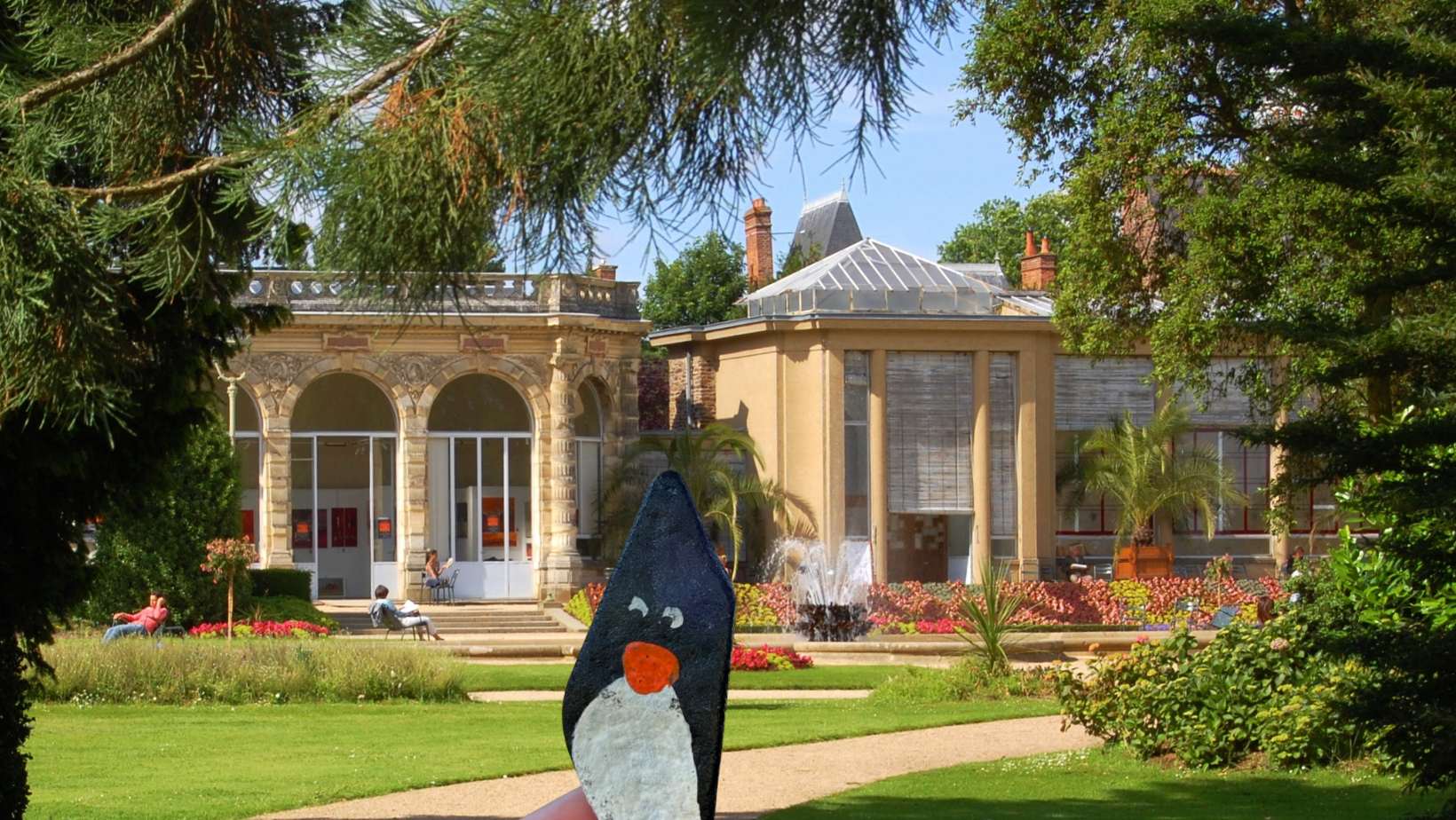 Hand-painted penguin stone #281 hidden at Parc du Thabor, Rennes, France (photo 1 of 5)