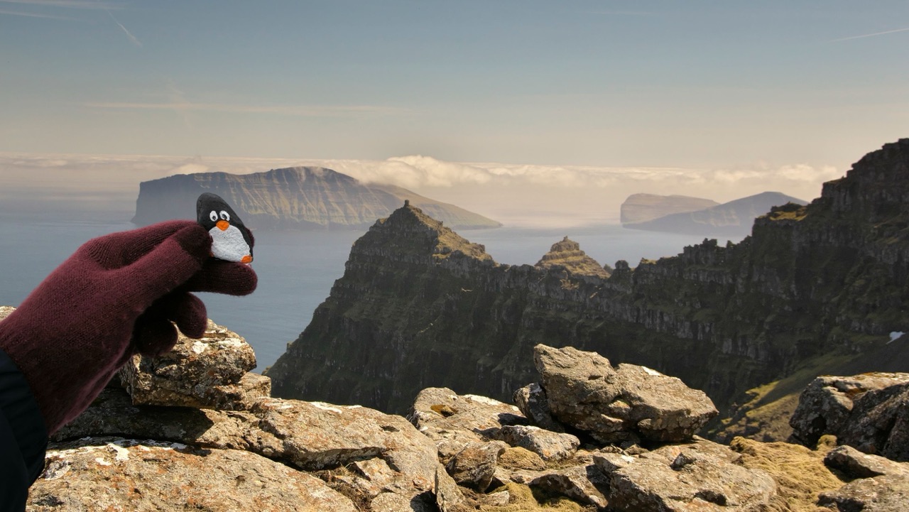 Hand-painted penguin stone #282 hidden at Enniberg, Vidareidi, Faroe Islands (photo 1 of 5)