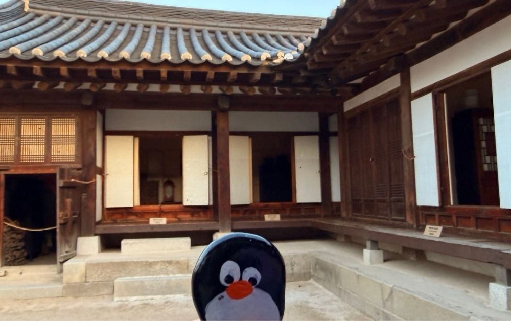 Hand-painted penguin stone #831 hidden at Fermentation Barrels in Namsan Gugakdang, Seoul, South Korea (photo 1 of 5)