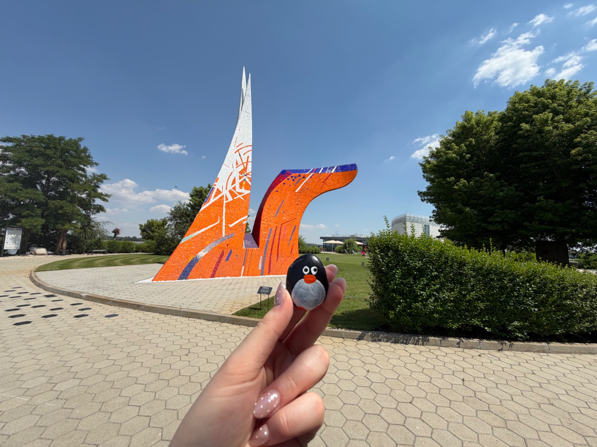 Hand-painted penguin stone #645 hidden at Danubiana Art Museum, Hamuliakovo, Slovakia (photo 1 of 5)