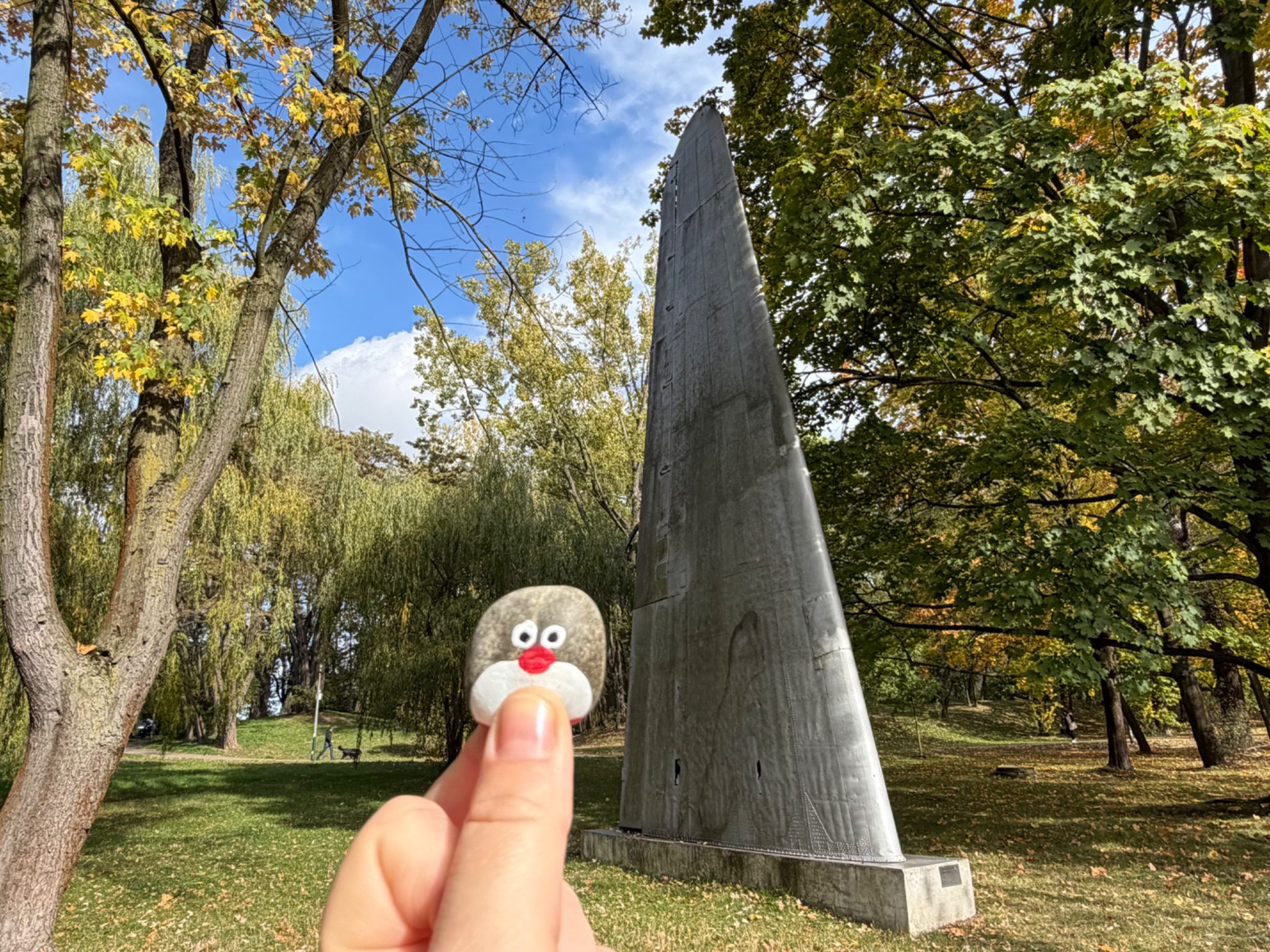 Hand-painted penguin stone #1431 hidden at Pomnik - Skrzydlo Li-2, Krakow, Poland (photo 1 of 4)