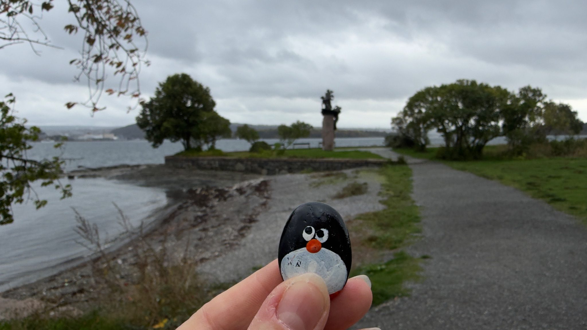 Hand-painted penguin stone #1512 hidden at Stone Wall near Boat Station, Oslo, Norway (photo 1 of 5)