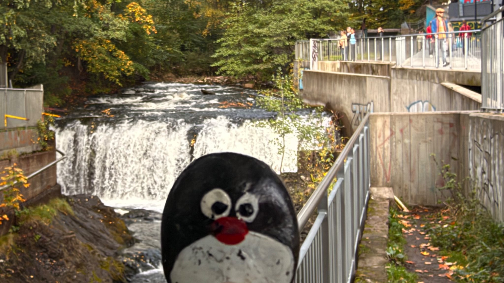 Hand-painted penguin stone #1685 hidden at Fisketrappen Nedre Foss, Oslo, Norway (photo 1 of 5)